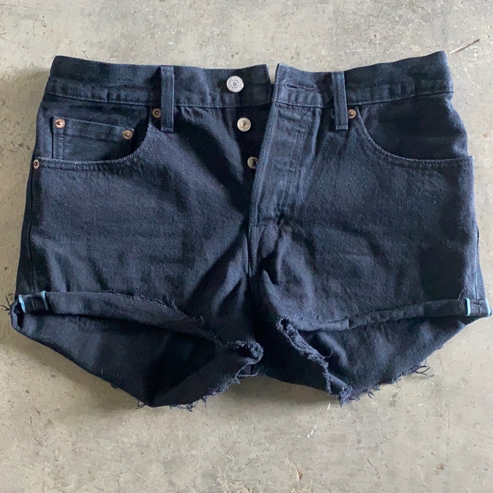 Black high waisted Levi Shorts